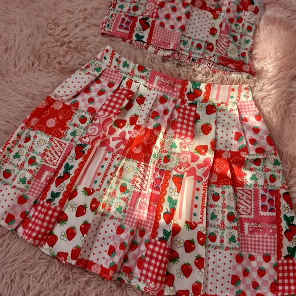 ⭐HOST PICK 🍓 Strawberry kawaii cropped top w/pleated skirt set! 😍 lace trim - Picture 2 of 12